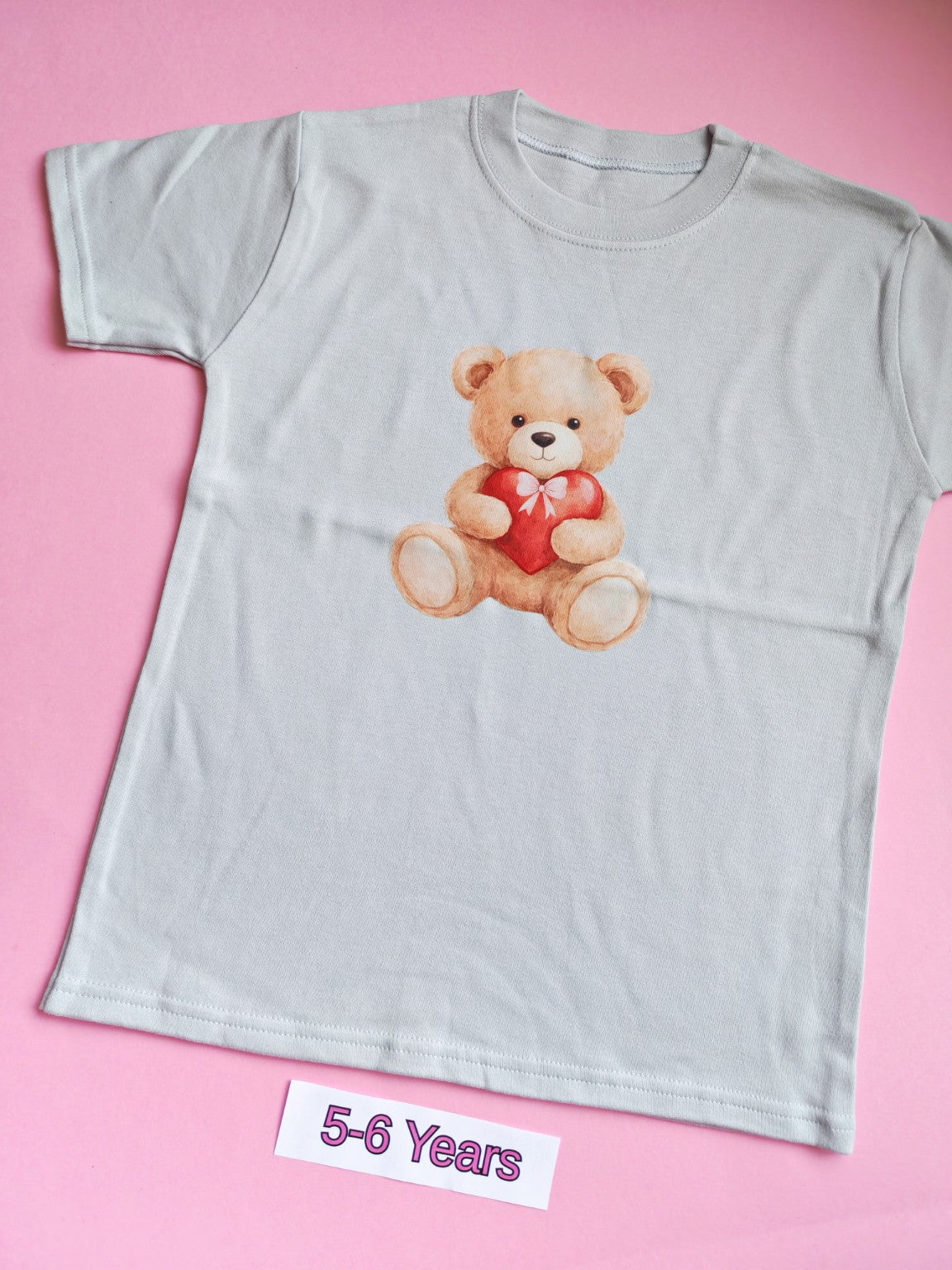 Frozen grey children's t-shirt with cute teddy bear holding a red heart, size 5-6 years