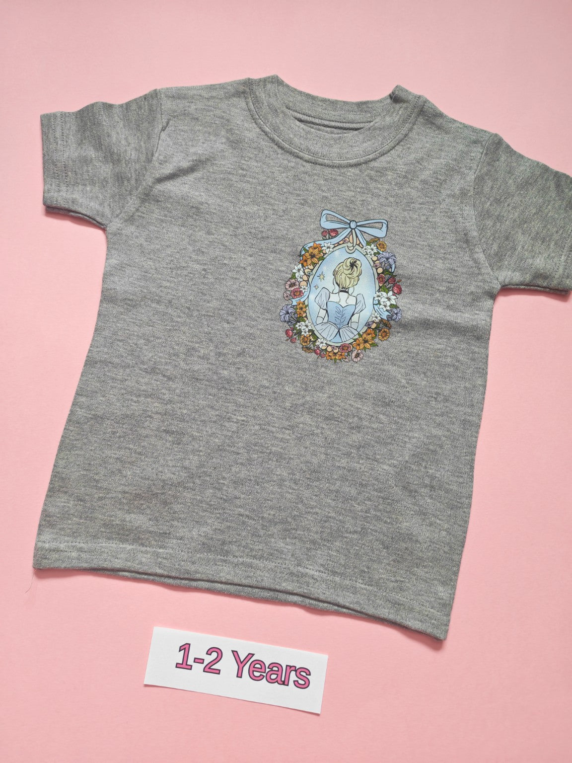 Grey children's T-shirt with fairytale princess and floral mirror design, size 1-2 years