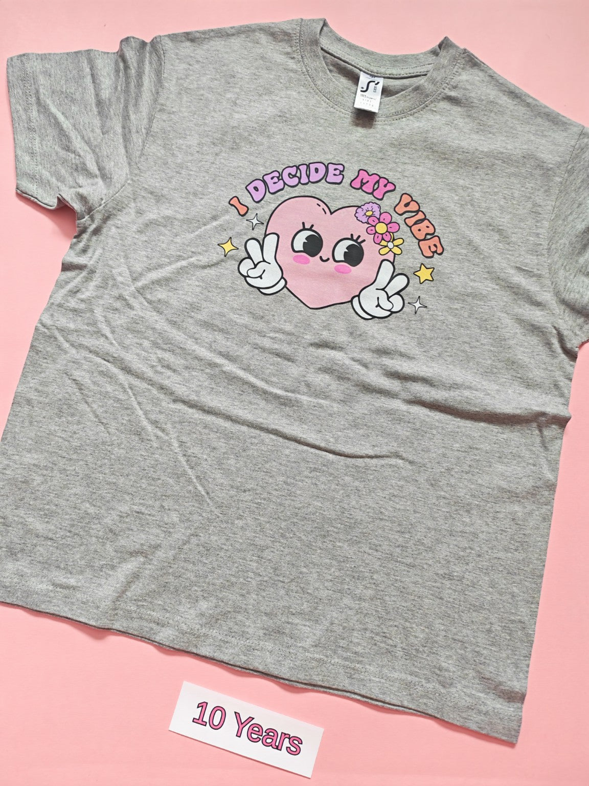 Grey children's T-shirt with I Decide My Vibe heart design, size 10 years