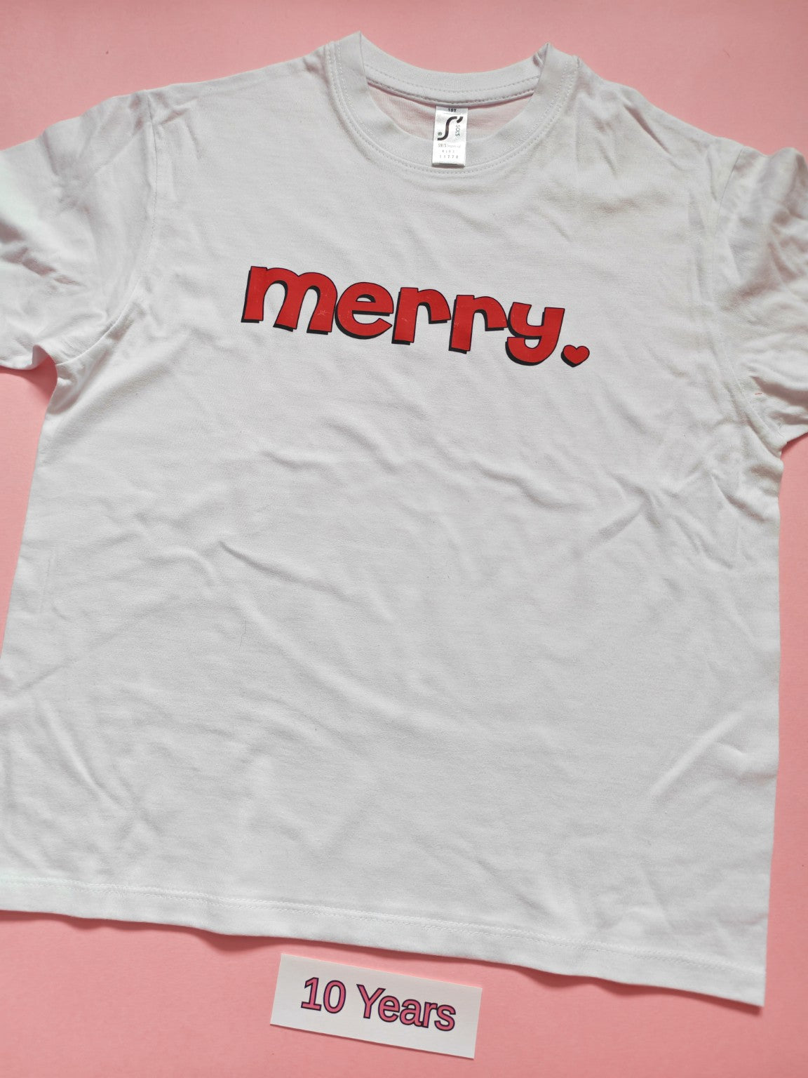 White children's Christmas T-shirt with red Merry design and heart, size 10 years