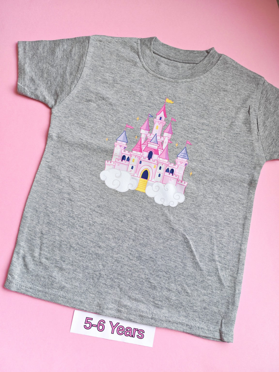 Grey children's t-shirt with colourful pink fairytale castle design, 5-6 years