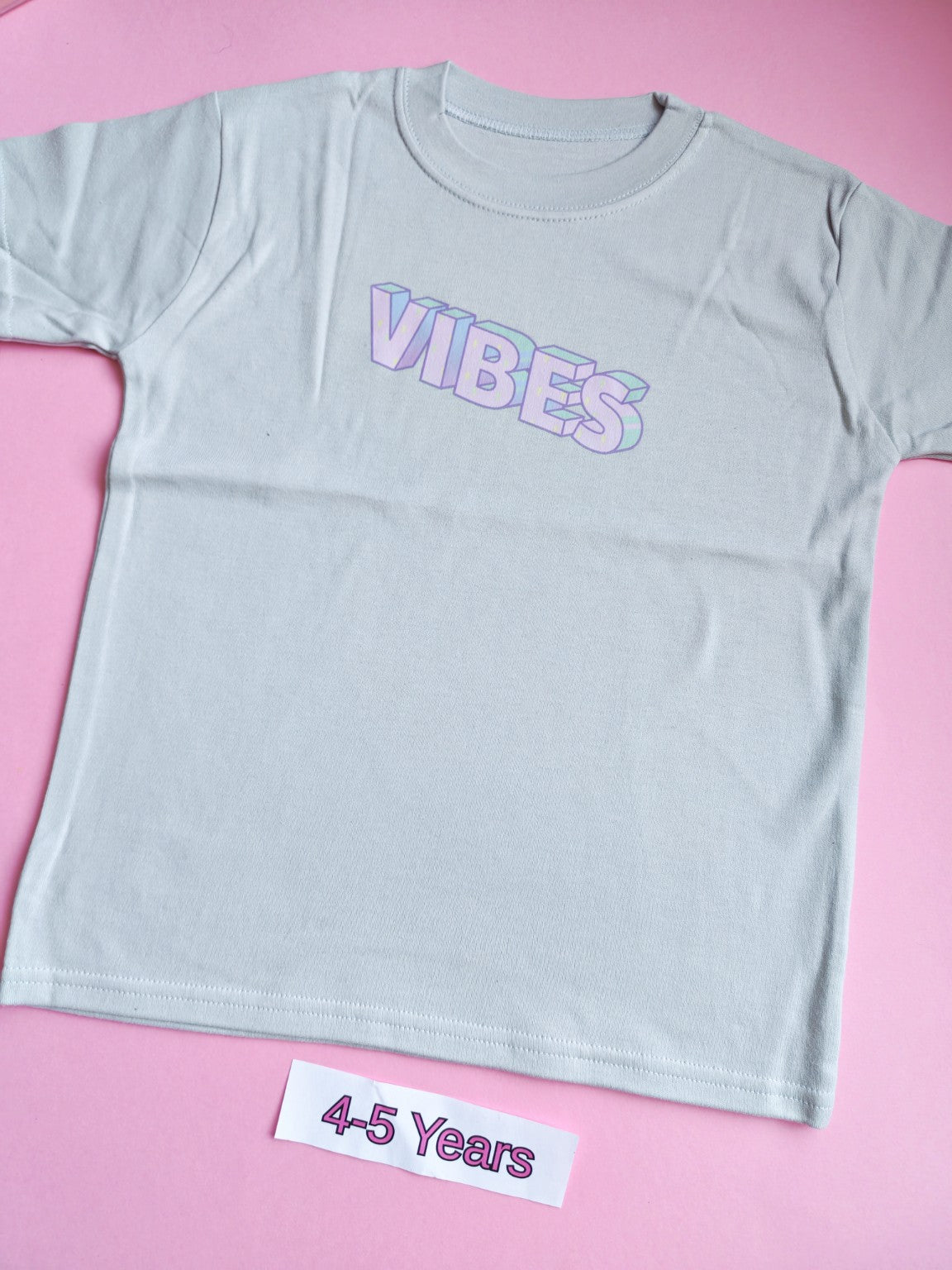 Frozen grey children's t-shirt with pastel VIBES design, size 4-5 years