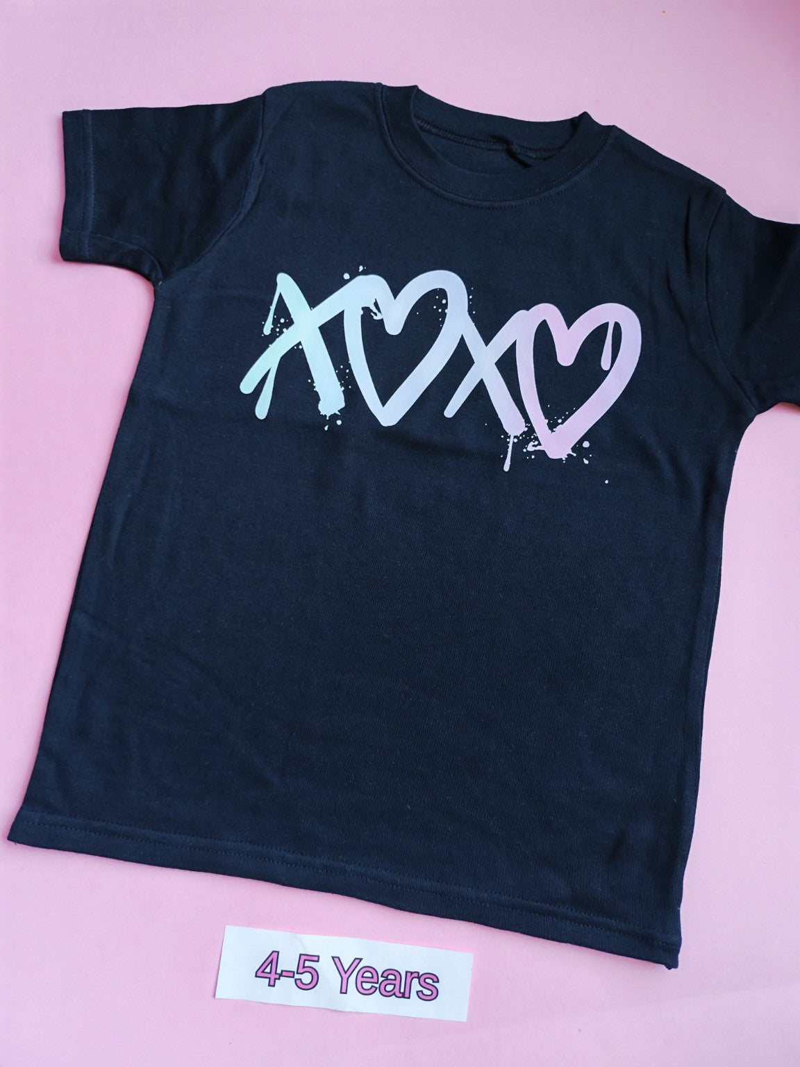 Black children's t-shirt, 4-5 years, pastel XOXO design